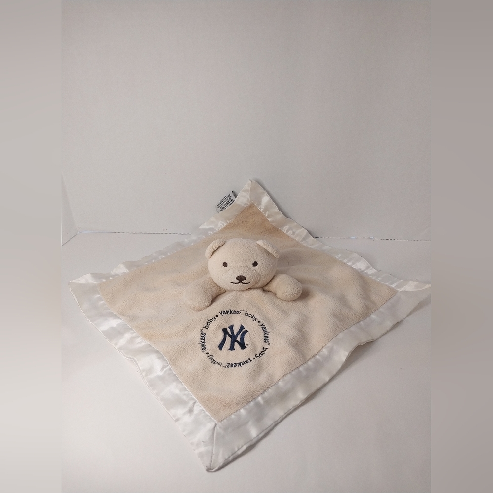 Baby Fanatic Baby Cavalier New York Yankees Lovey #L-16